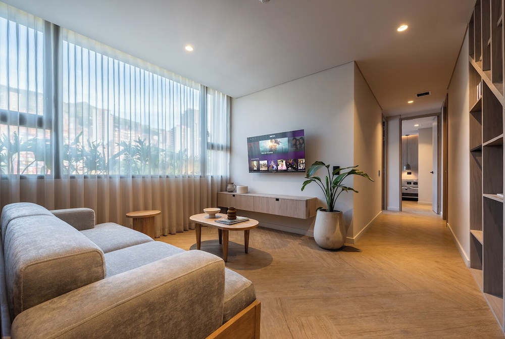 nakua stay work hotel