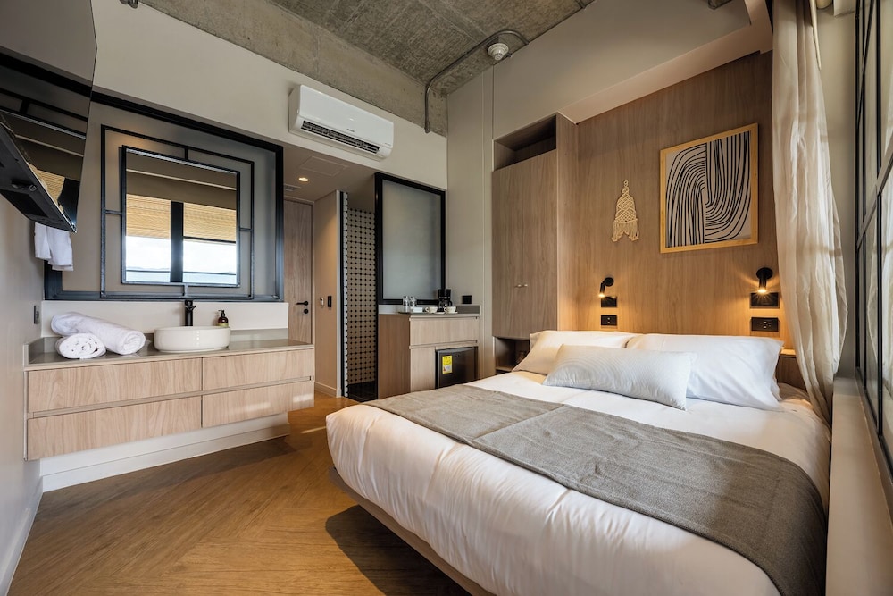 nakua stay work hotel