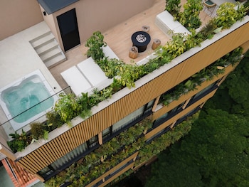 nakua stay work hotel