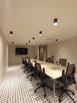 nakua stay work hotel