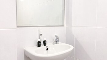 new furnished and spacious 2br tokyo riverside pik 2 apartment