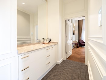 new inn hotel old town