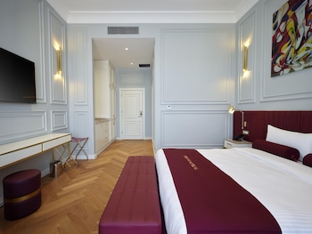 new inn hotel old town