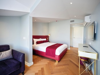 new inn hotel old town