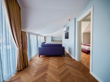 new inn hotel old town