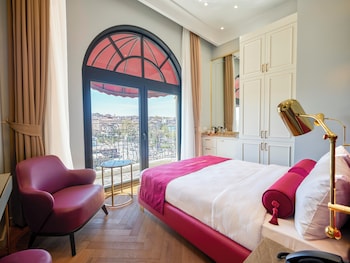 new inn hotel old town