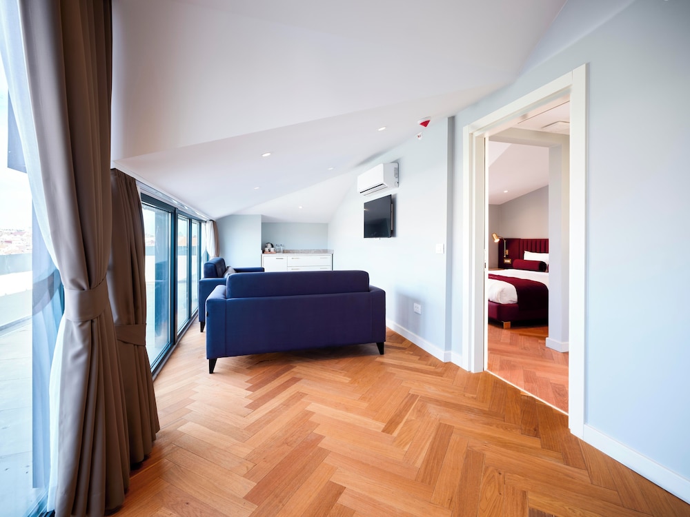 new inn hotel old town