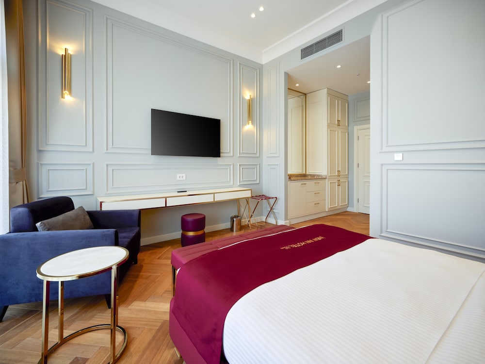 new inn hotel old town