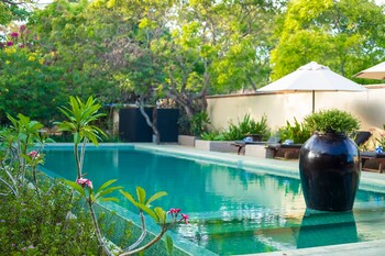 nikara luxury beach house