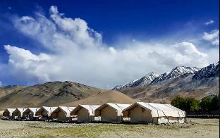 nirvana resort at pangong beach