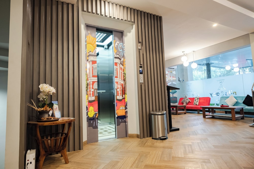 nite and day candi semarang