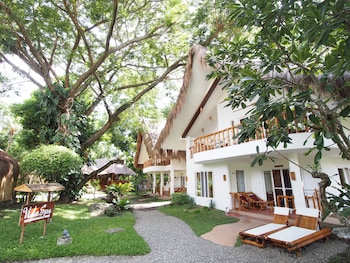 pura vida beach and dive resort