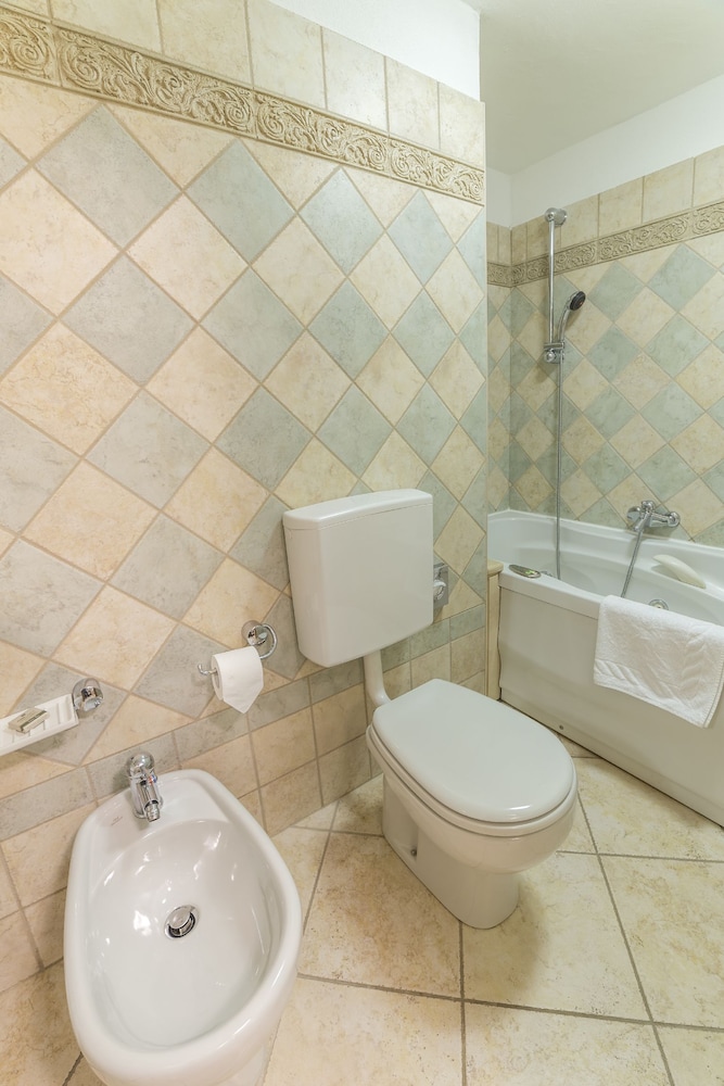 hotel excelsior planet