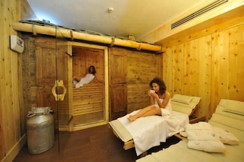 hotel excelsior planet