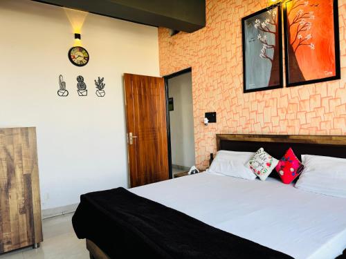 Nomads House,,1 star