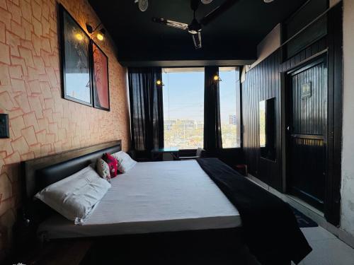 Nomads House,,1 star