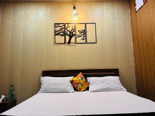 Nomads House,,1 star