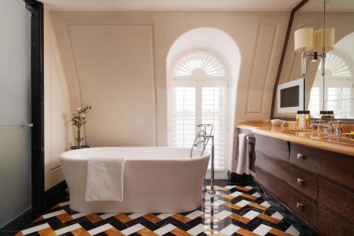corinthia london