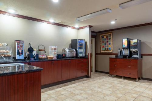 norland inn and suites roseau