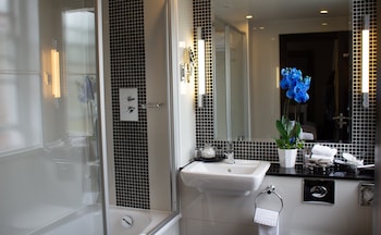 wellington hotel by blue orchid