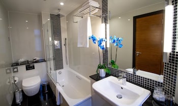 wellington hotel by blue orchid