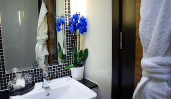 wellington hotel by blue orchid