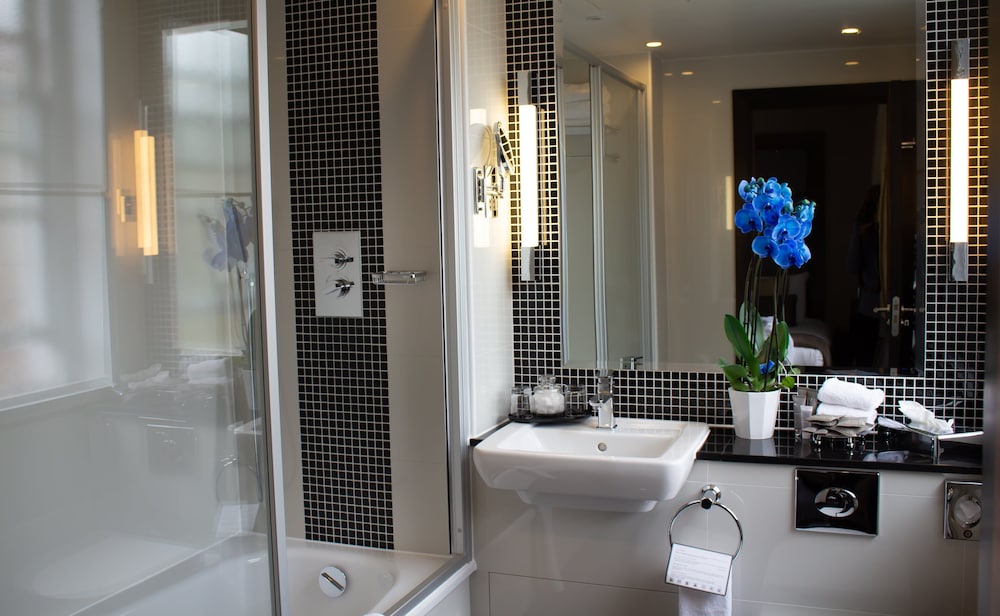 wellington hotel by blue orchid