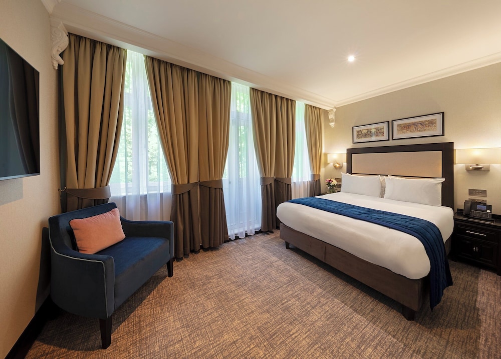 wellington hotel by blue orchid