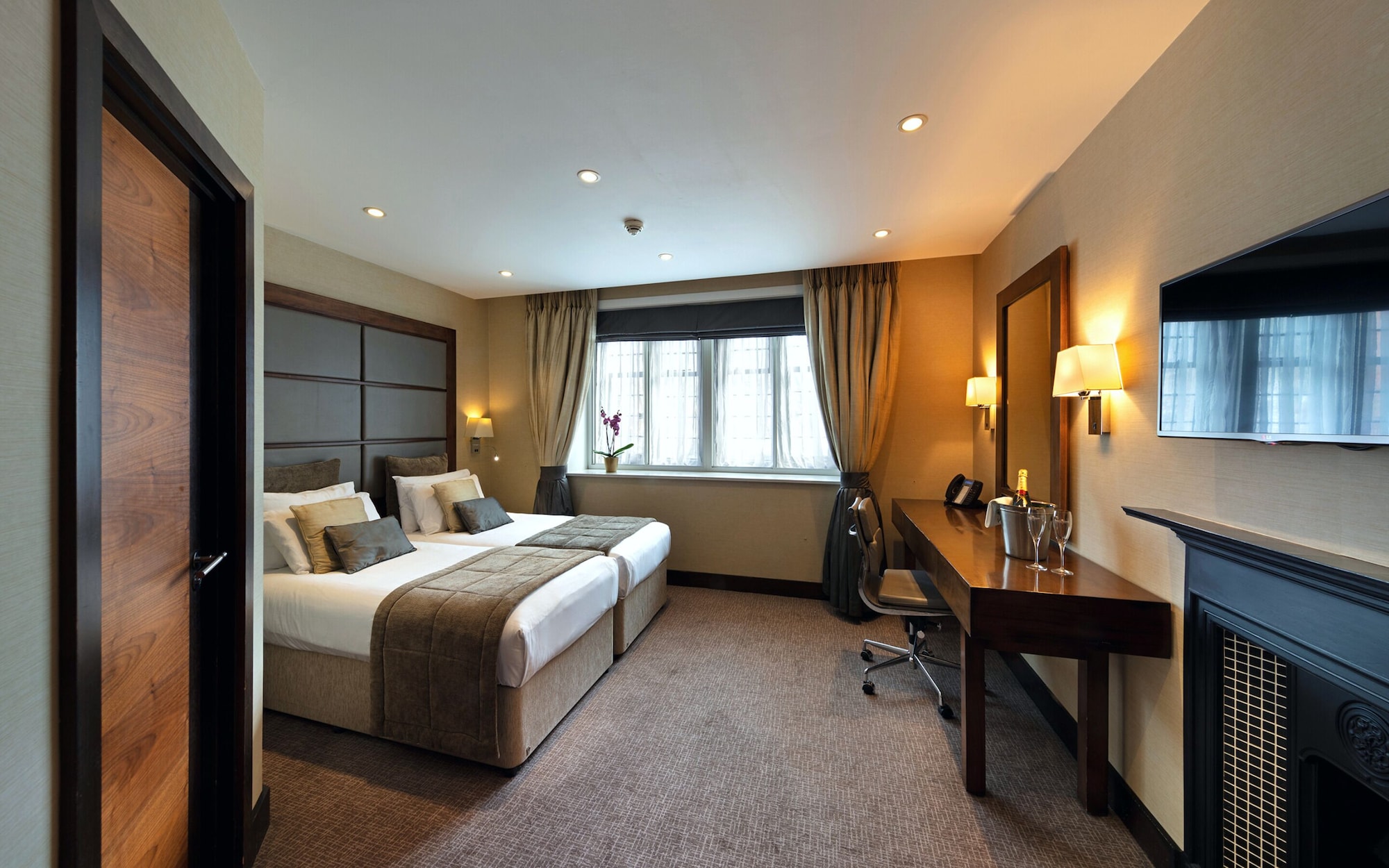 wellington hotel by blue orchid