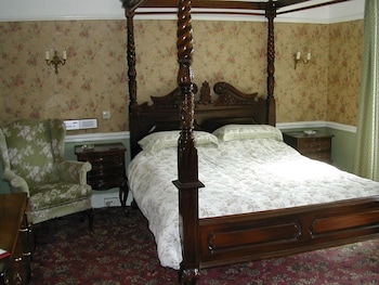 Neuadd Arms Hotel,Llangammarch Wells>>Llandrindod Wells,2.5 star