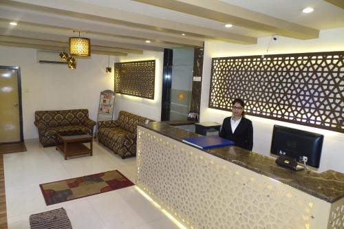 hotel sunshine airport