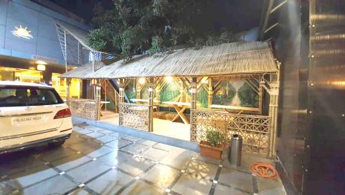 hotel sunshine airport