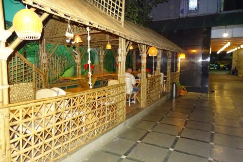 hotel sunshine airport