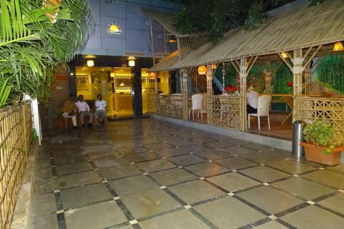 hotel sunshine airport