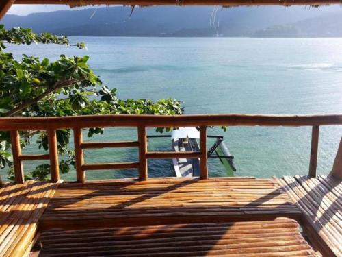 dolphinbay beachfront and dive resort