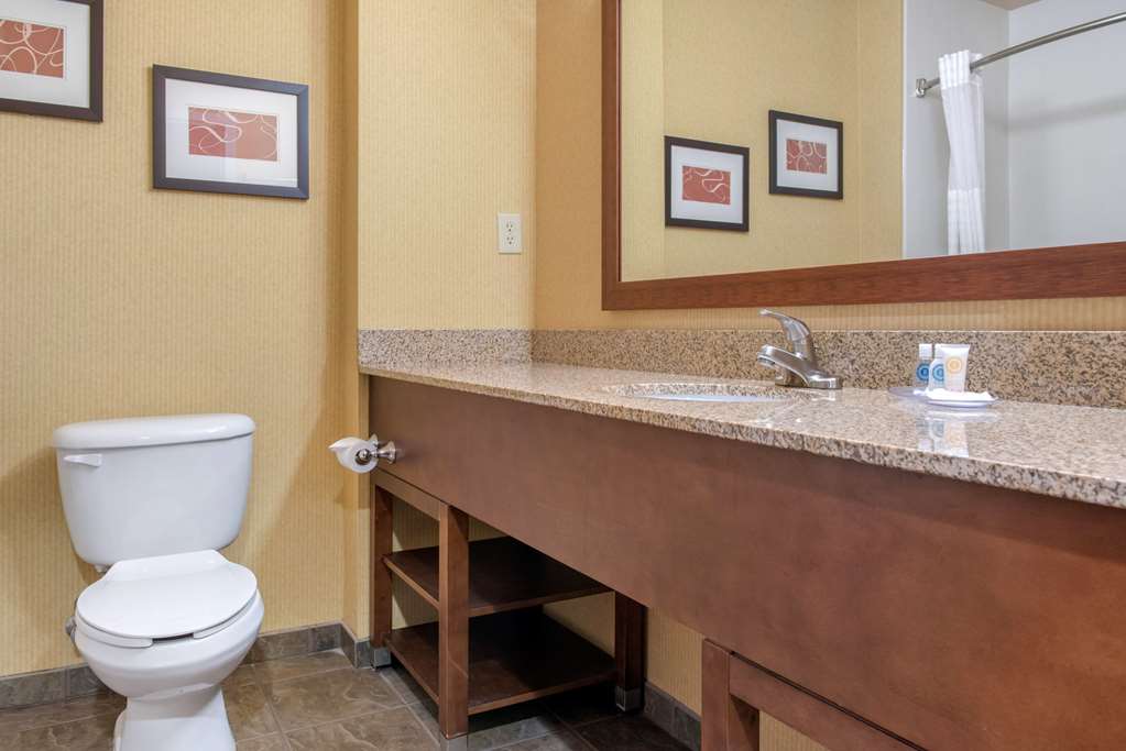 comfort suites louisville airport