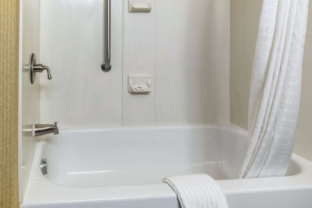 comfort suites louisville airport