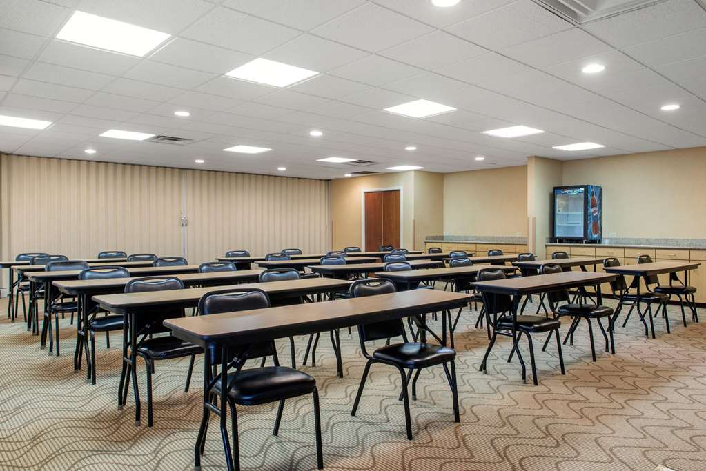 comfort suites louisville airport
