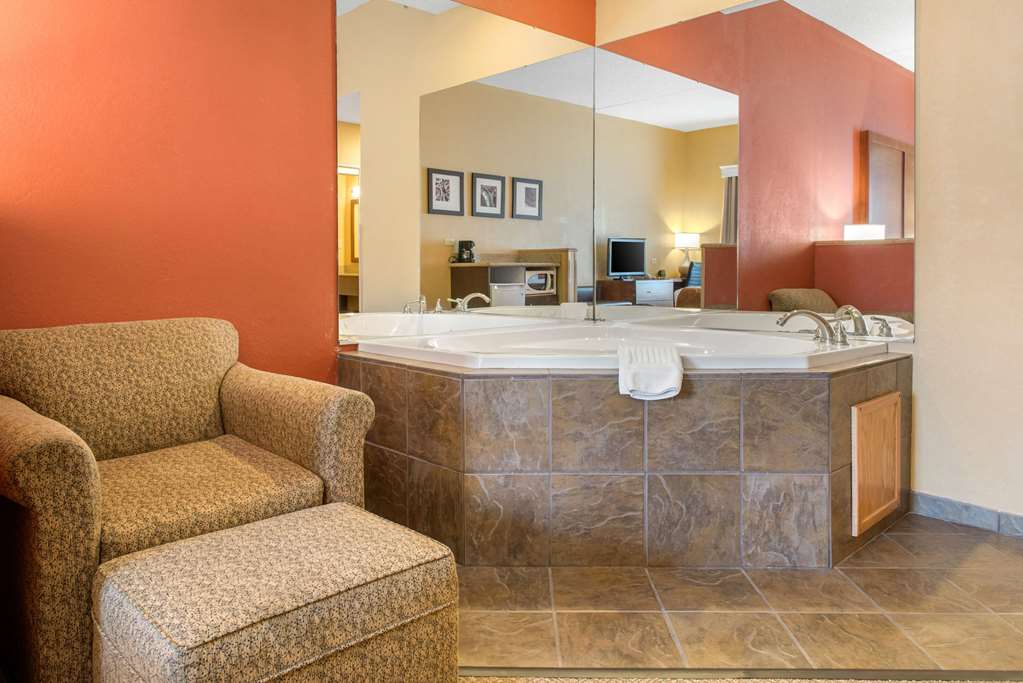 comfort suites louisville airport