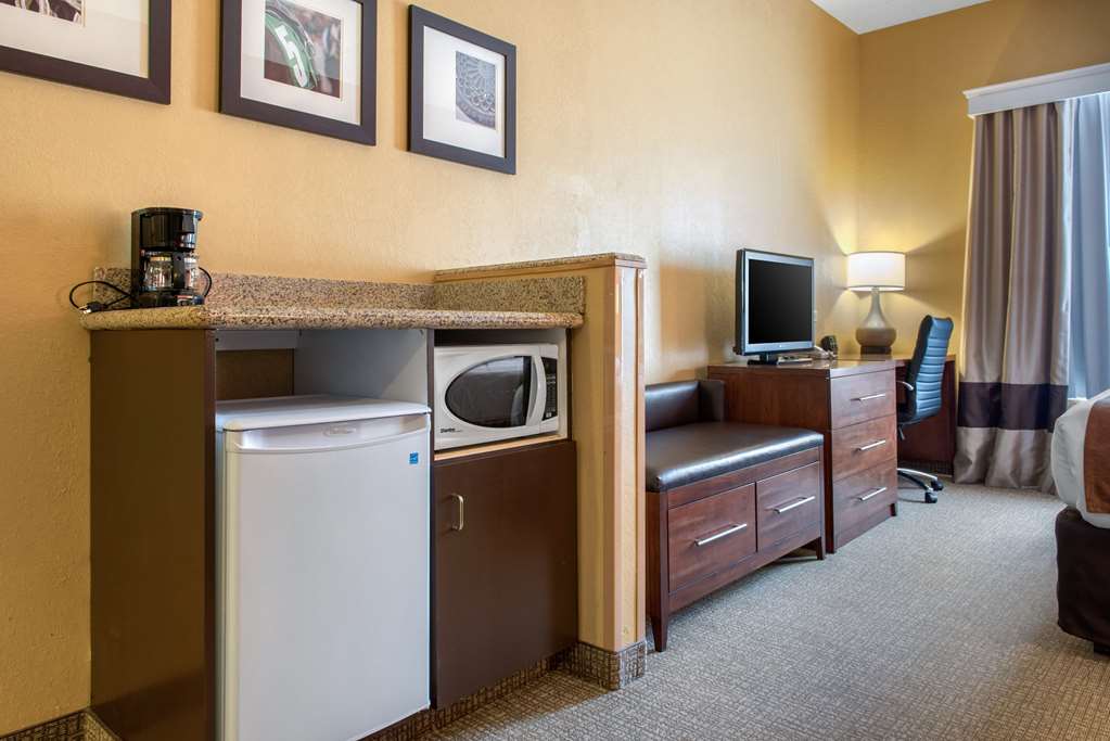 comfort suites louisville airport