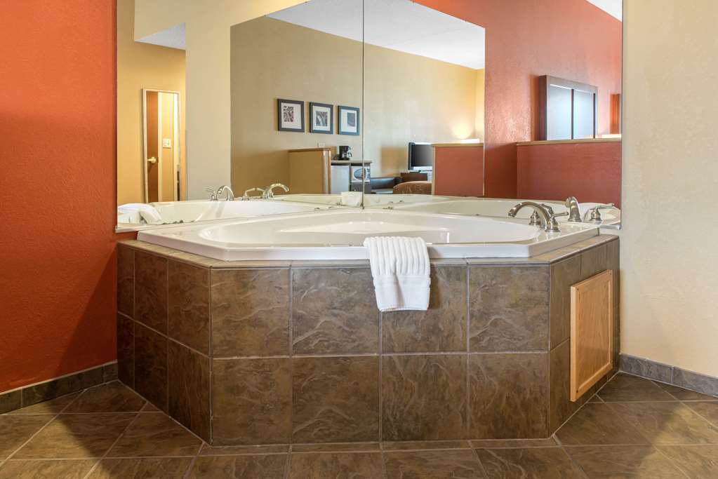 comfort suites louisville airport