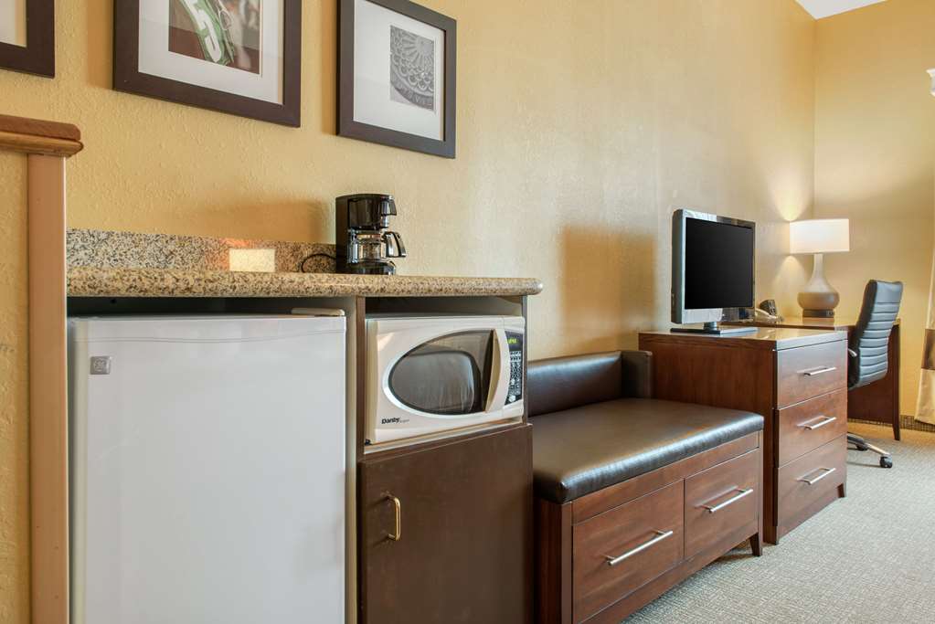 comfort suites louisville airport