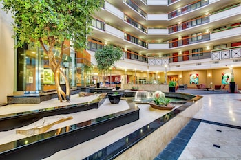 embassy suites louisville east