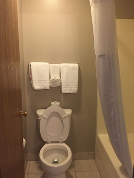 super 8 by wyndham louisville airport