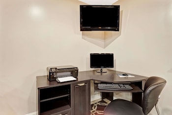 super 8 by wyndham louisville airport