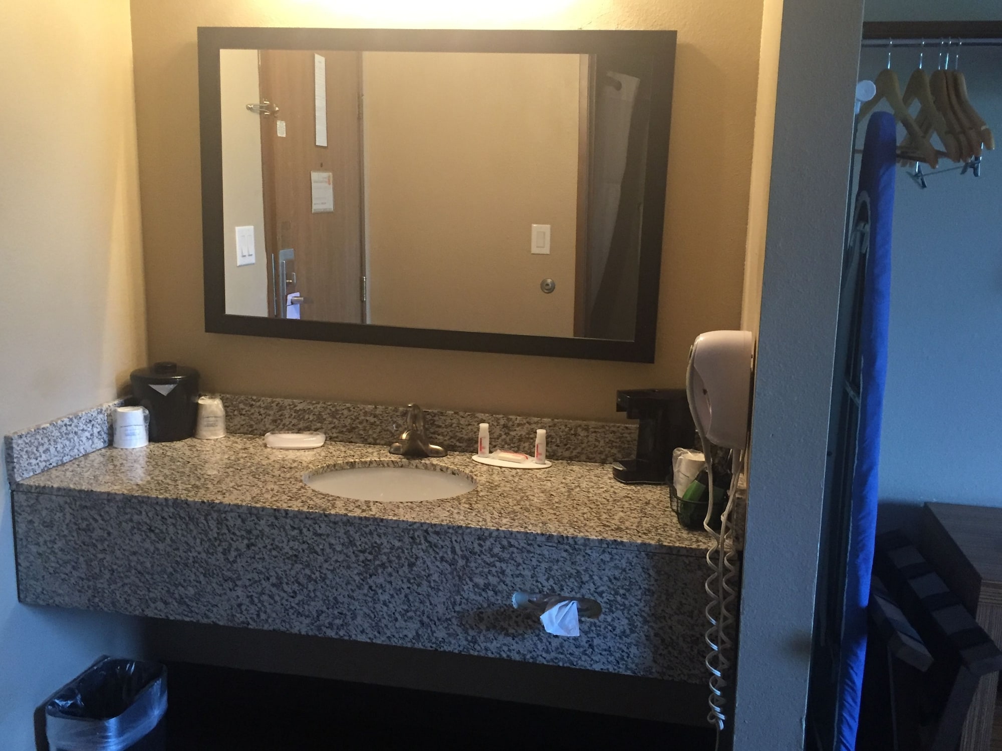 super 8 by wyndham louisville airport