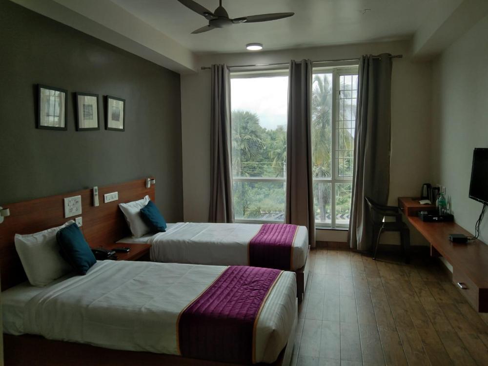 silverkey executive stays 20018 d square omr