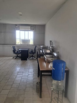 silverkey executive stays 20018 d square omr