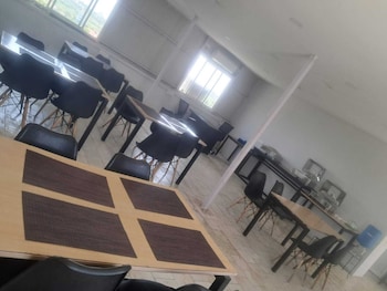 silverkey executive stays 20018 d square omr