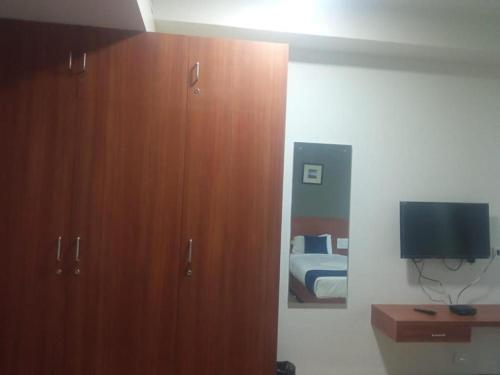 silverkey executive stays 20018 d square omr